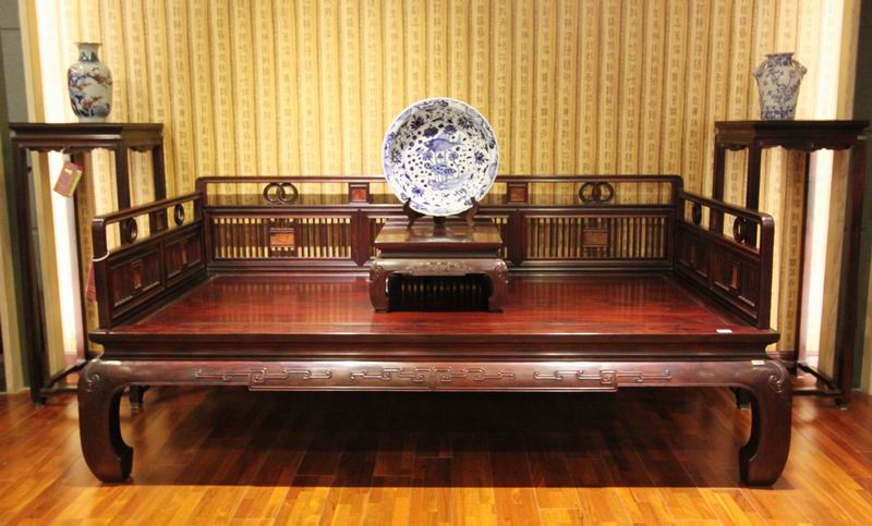 酸枝206x105x88梳条罗汉床（2件）